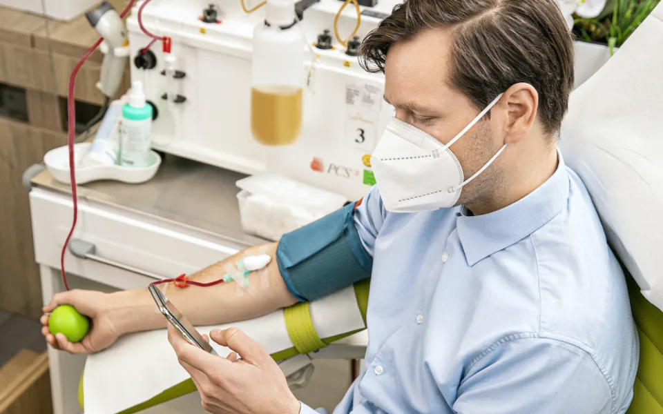 Na Pražské třídě otevírá nové odběrové centrum Cara Plasma. Přináší profesionální zdravotní péči a odměny pro pravidelné dárce