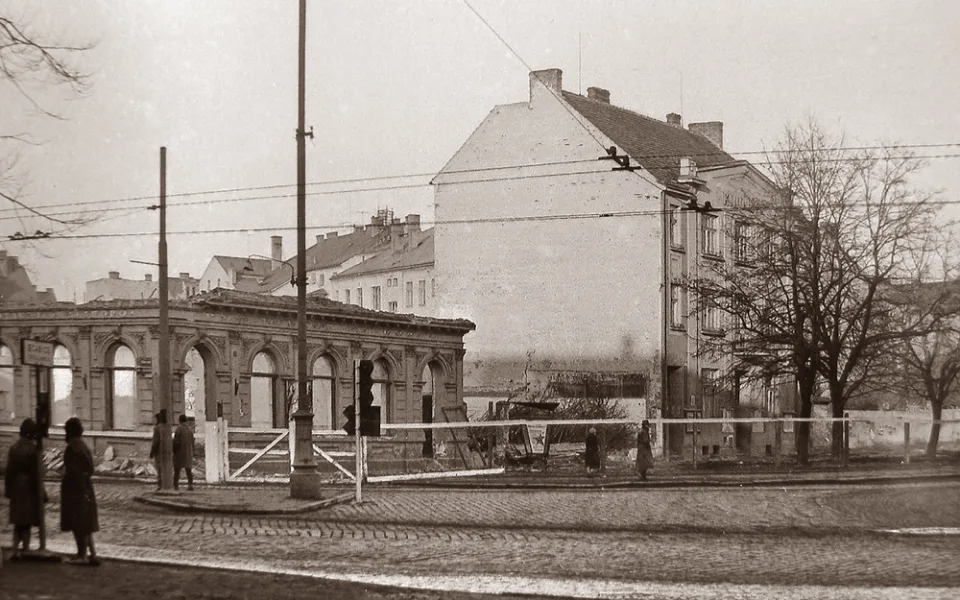 V roce 1962 se zbořila restaurace Metropol a biograf Lípa (dříve Grand).