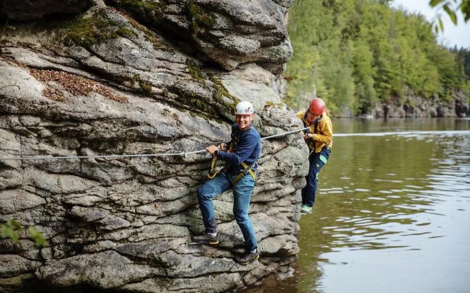 Ferrata Hluboká je delší o 400 metrů. V pátek se otevřela veřejnosti.