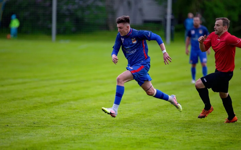 Amatérští fotbalisté se vrátili na trávník. Turnaj šesti klubů otevřel zápas Plané s Lišovem.