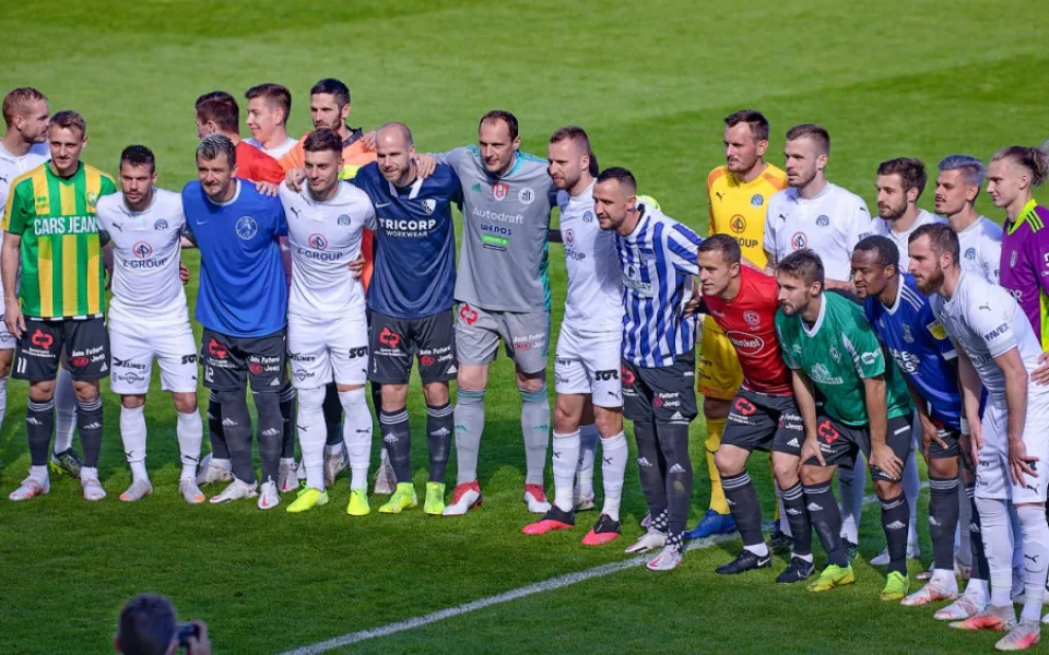Naposledy v první lize včera nastoupil za fotbalisty Českých Budějovic brankář Jaroslav Drobný.