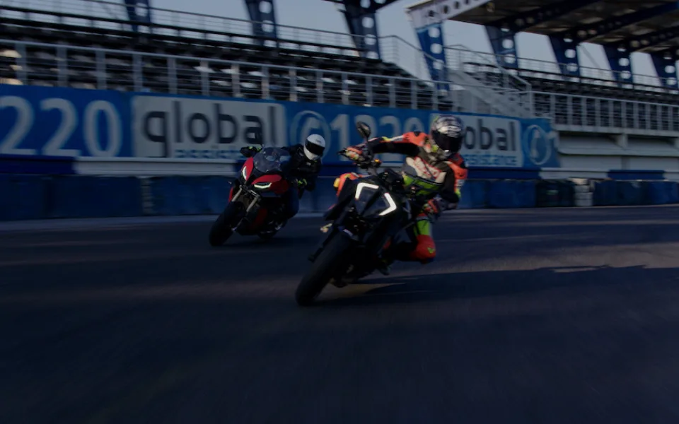 Motocyklisté trénují bezpečnou jízdu na polygonech v České republice