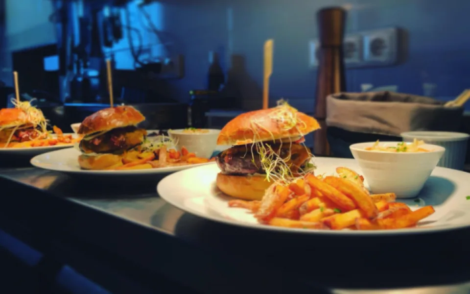 Gastronomie je v Budějcích na dobré úrovni, snažíme se laťku ještě zvednout, zní z Bistra Lokotka