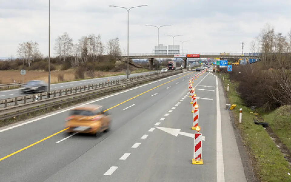 Řidiči v Česku zaviní ročně desítky nehod u prací na dálnicích