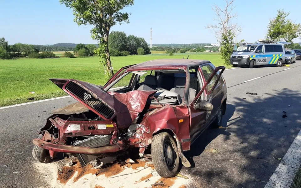 Po nárazu do stromu zemřela u Milevska seniorka