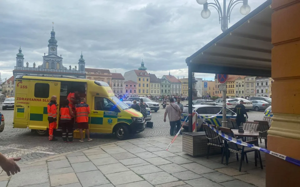 Zásah policie na budějckém náměstí.