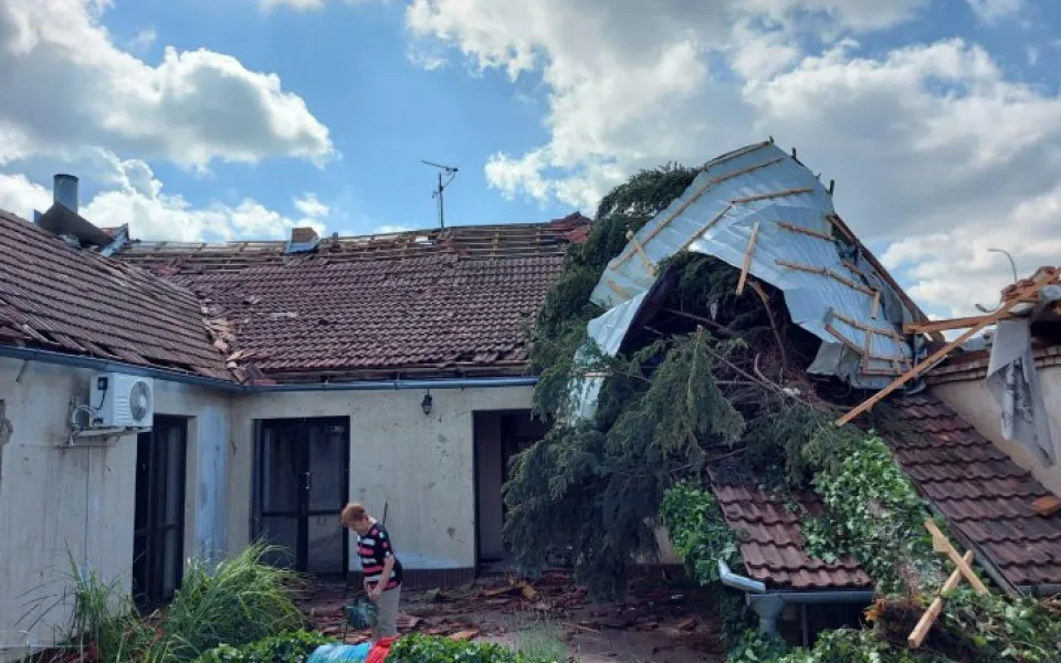 Tornádo zdemolovalo dům rodiny obránce Motoru. Klub chce pomoci dražbou dresů.