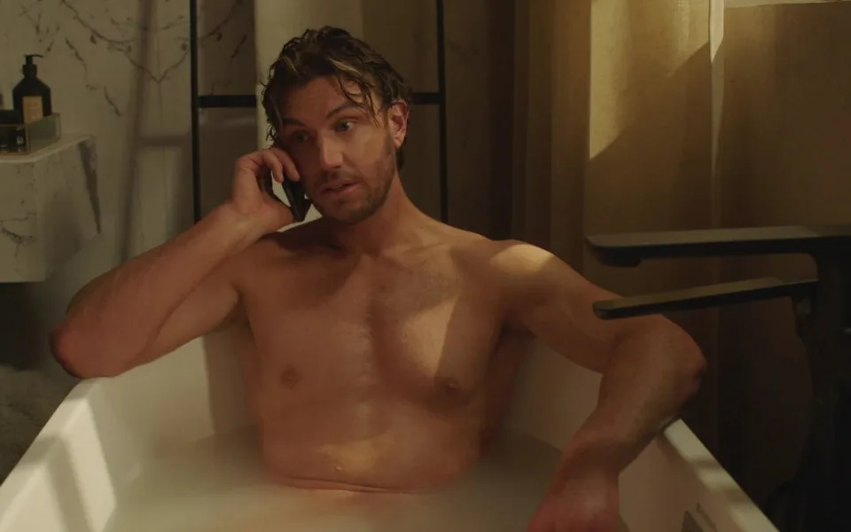 Seriál na Netflixu se nebojí ukázat detailně penis, to však na úspěch nestačí