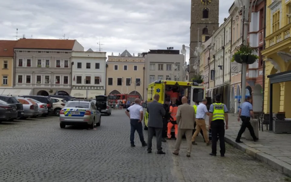 Vyděrače z budějckého náměstí poslal soud do vazby. Za braní rukojmí mu hrozí 12 let vězení