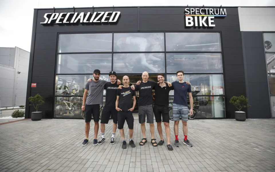 Chtěli jsme vytvořit designový obchod, kde bude nákup kola zážitkem, říká majitel Spectrumbike. Prodejnu najdete nově v Českém Vrbném