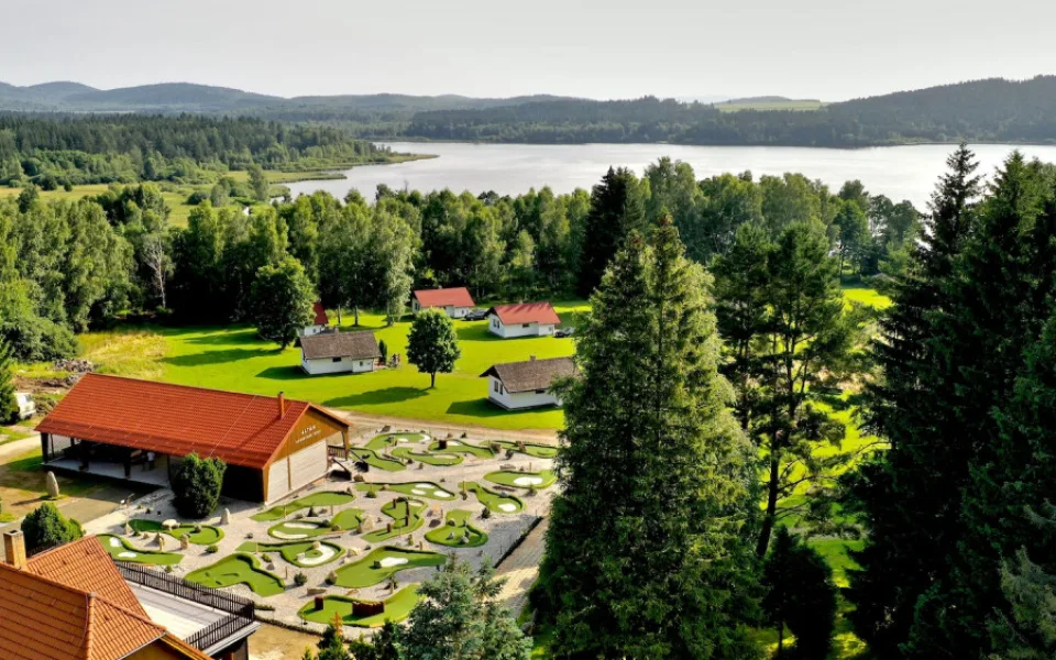 Adventure Golf na Olšině láká návštěvníky Šumavy