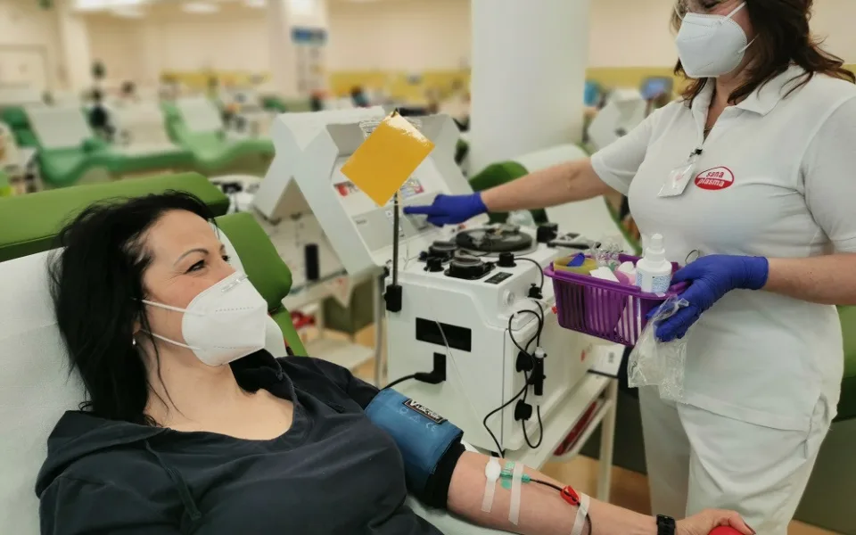 Pomoc nemocným je hlavním důvodem k darování plazmy, ukázal průzkum