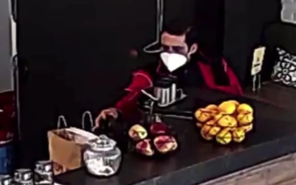 Policie hledá muže z kamerového záznamu. Poznáváte ho?