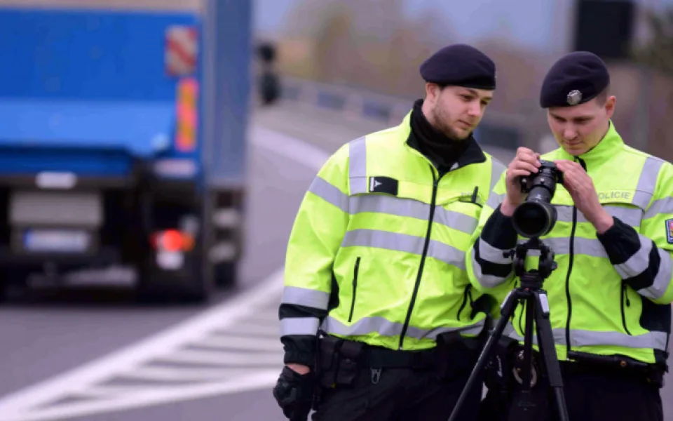 Tisícovky policistů budou ode dneška do pátku kontrolovat dodržování rychlosti