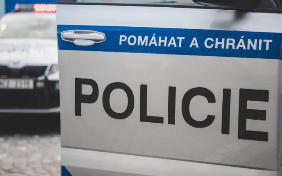 Na Jindřichohradecku narazilo auto do stromu