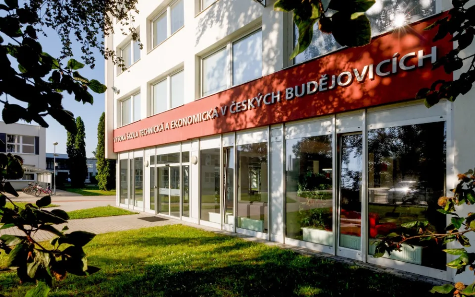 VŠTE akreditovala nové programy