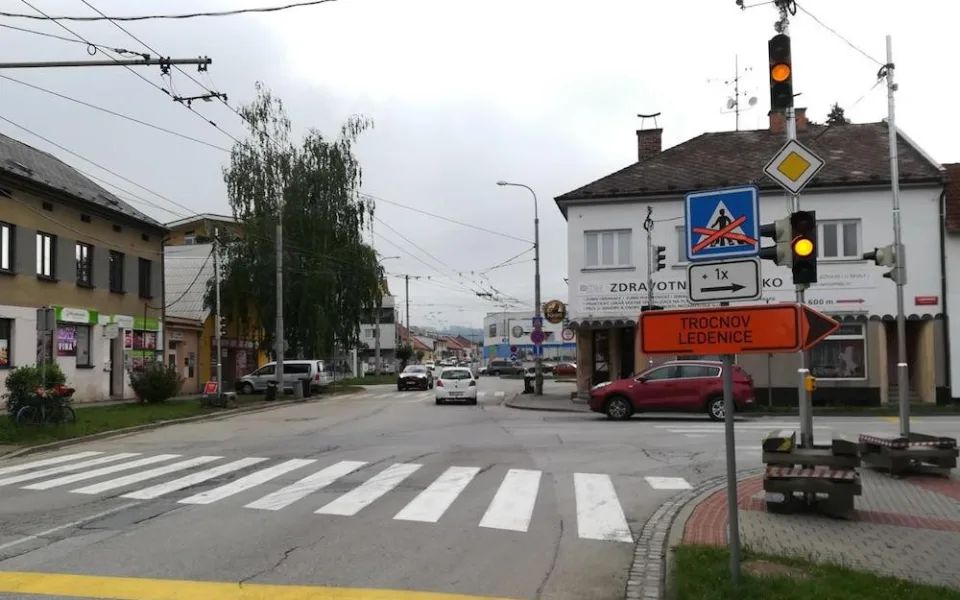 Semafory na objízdné trase.