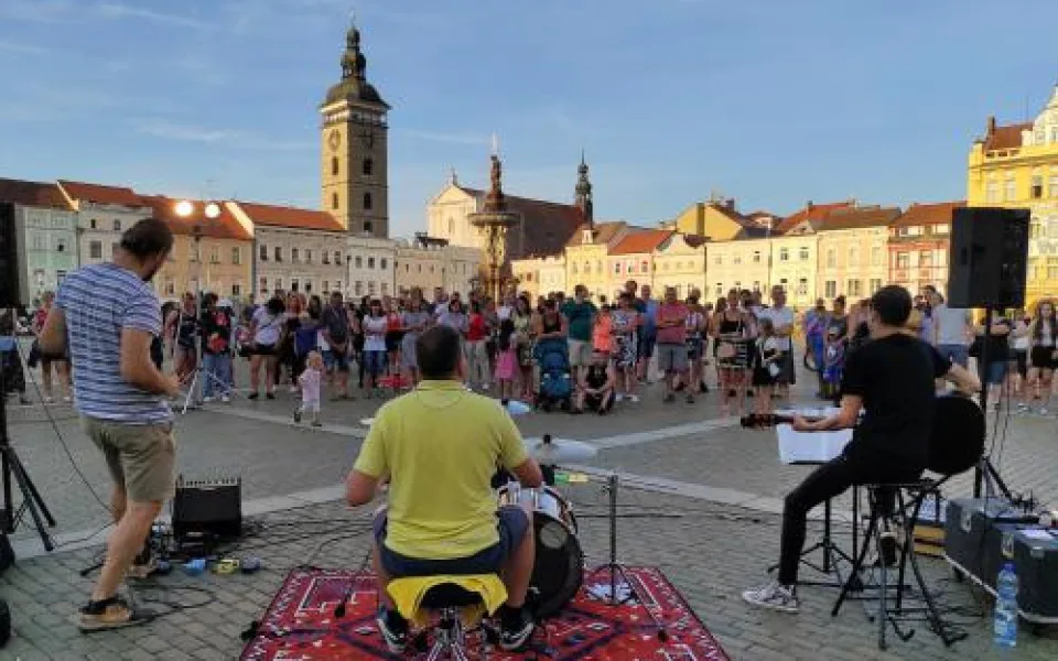 Letní kulturní akce končí: Lidé si oblíbili promítání filmů v Háječku.