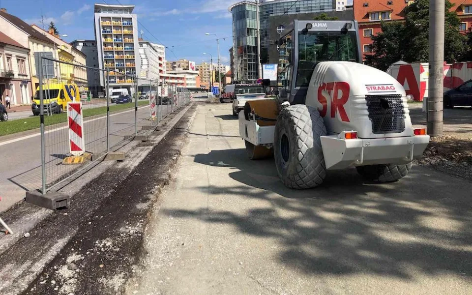 Rekonstrukce zastávky na Mariánském náměstí finišuje.