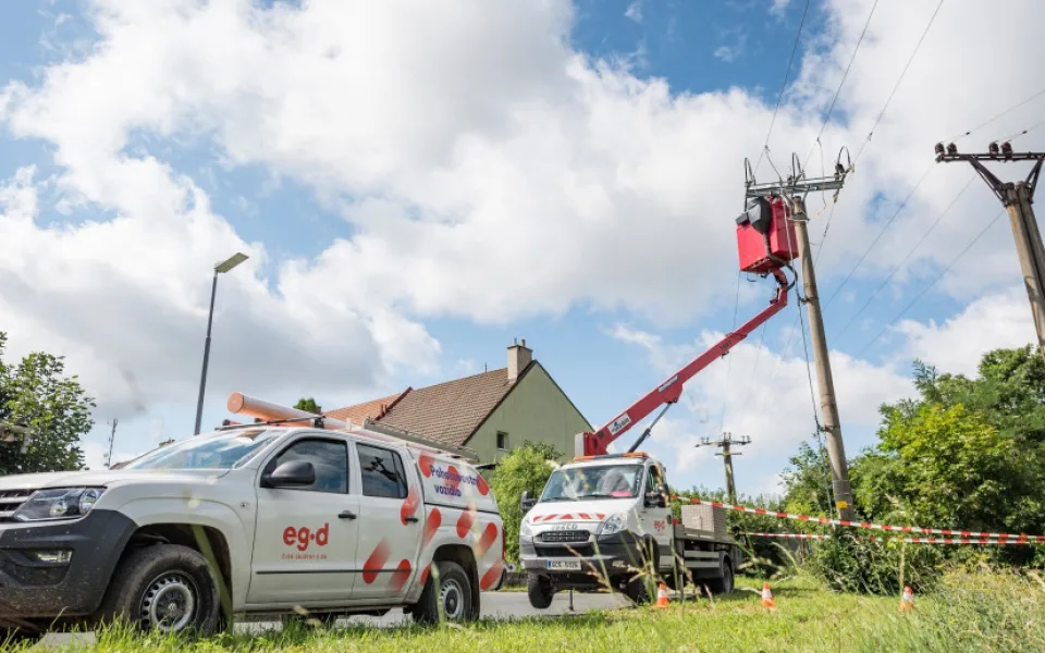 Plánované odstávky elektrické energie jsou nutným a nenahraditelným nástrojem při pracích na elektrickém vedení. Společnost EG.D se je snaží používat co nejméně