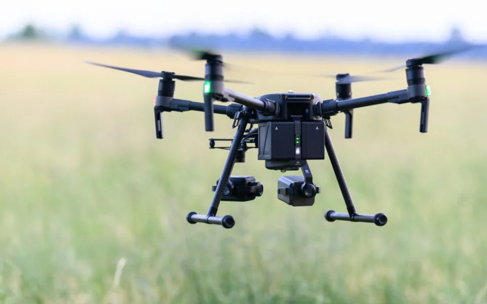 Spolek na jihu Čech díky dronům zachránil při sečení luk na 170 srnčat