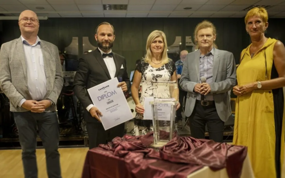 zleva Petr Šikýř (provozní ředitel EKO-KOM), Jan Ropek (starosta města Choceň), Milada Potštejnská (pracovnice odd. životního prostředí), Zbyněk Kozel (generální ředitel EKO-KOM), Martina Filipová (ředitelka regionálního provozu EKO-KOM)