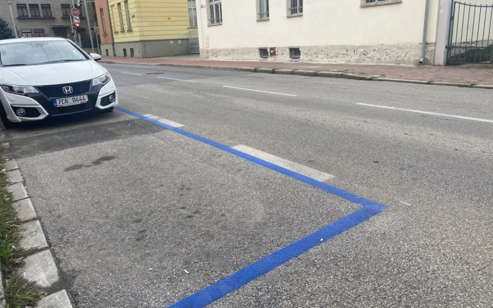 Město se připravuje na další rozšíření modrých zón. I tentokrát akci provází komplikace