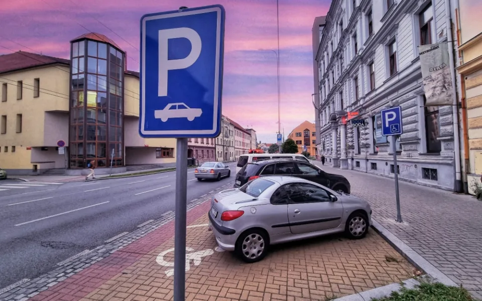 Parkovací zóny se od prosince rozšíří do jižní části Budějovic