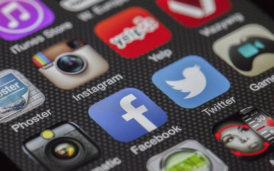 Facebook, Instagram a WhatsApp zaznamenaly rozsáhlý výpadek