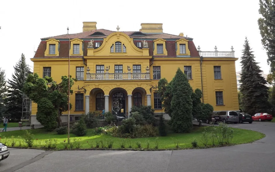 Jihočeský kraj opraví terasu a kašnu Hardtmuthovy vily