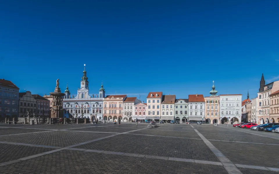 Nejtepleji bylo dnes v Českých Budějovicích. Teplota přesáhla 25 stupňů Celsia