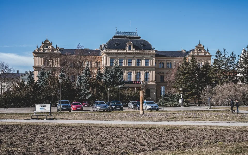 Město vyhlásilo architektonickou soutěž na rekonstrukci Senovážného náměstí.
