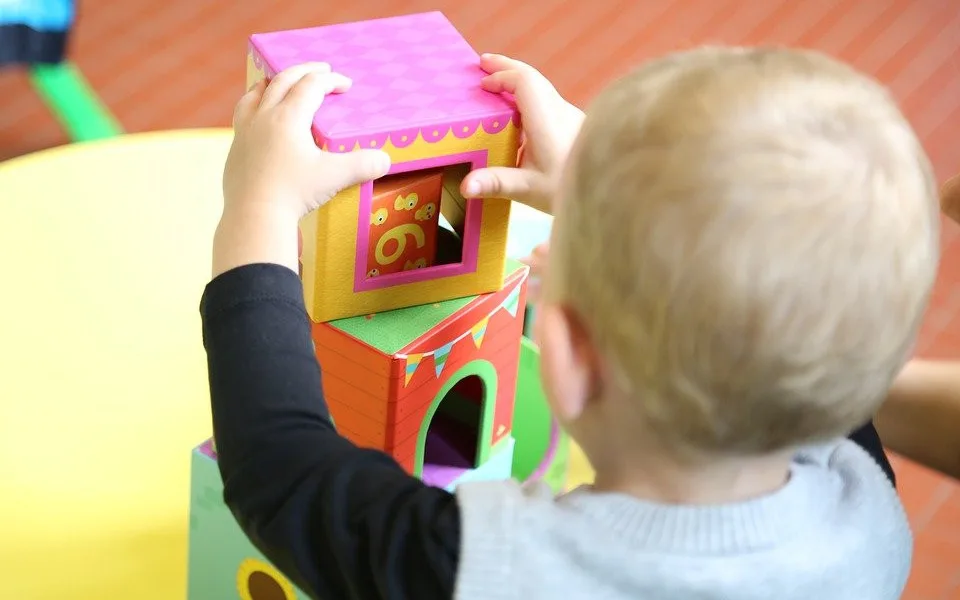Šlo o shodu nešťastných náhod, brání se škola, ve které našli v týdnu spát zdrogovaného muže