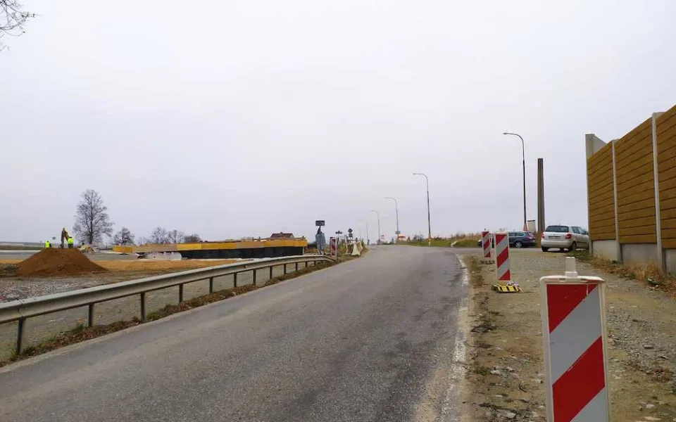 Kvůli stavbě D3 bude uzavřena část Novohradské. Omezení potrvá dva týdny