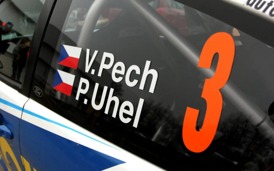 Krumlovská rally odstartovala zkouškou na budějckém výstavišti. Vedení se ujal Pech