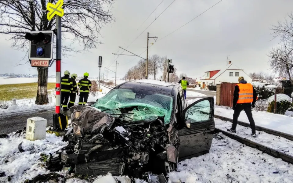 Na Jindřichohradecku se srazil vlak s autem. Místo nehody je uzavřeno