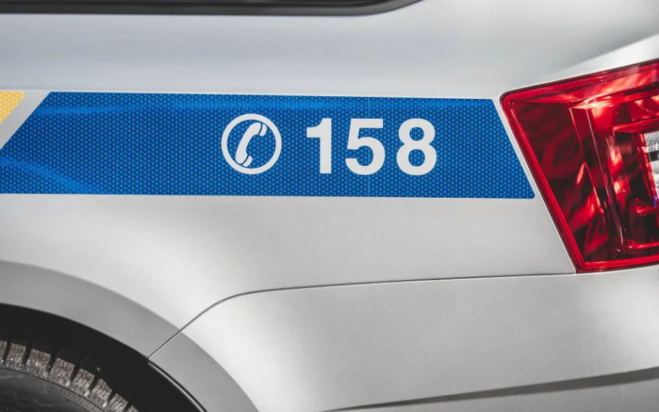 Policie pátrá po zloději, který se vloupal do garáže. Odnesl si věci za 90 tisíc korun
