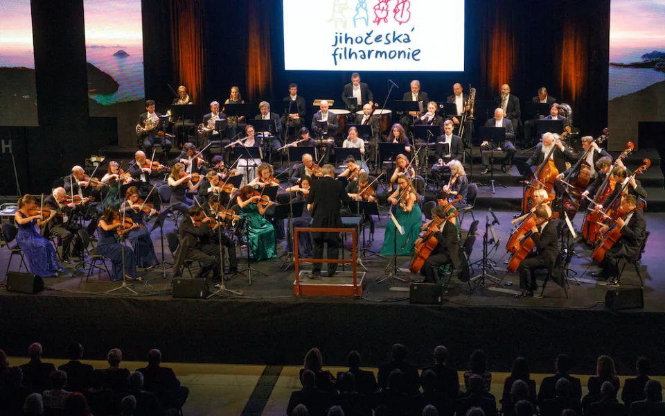 Jihočeská filharmonie nabízí na některé koncerty vstup zdarma. Chce přilákat víc lidí