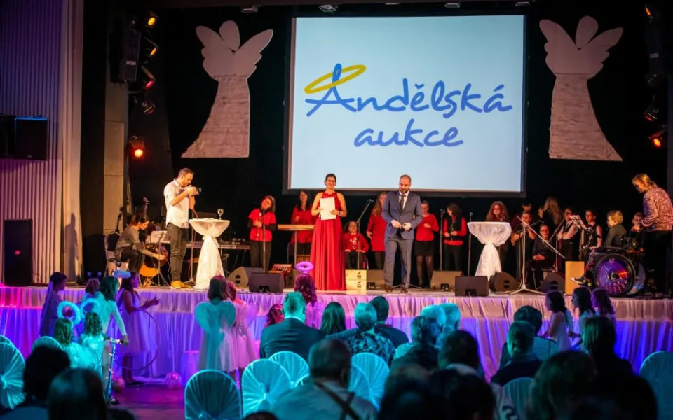 Poprvé za třináct let se charitativní Andělská aukce uskuteční online.