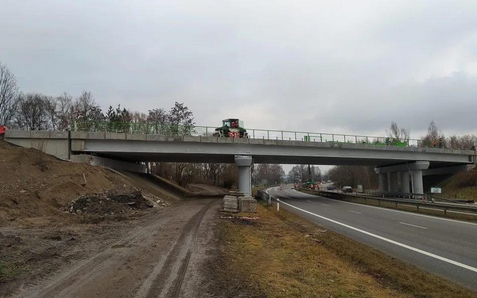 Práce na mostu ve směru z Českých Budějovic na Hlubokou nad Vltavou končí.