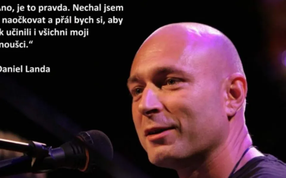 Očkuj se i ty, vyzývá Landa, jde však o fake. Doufáme v žalobu, říkají autoři koláží