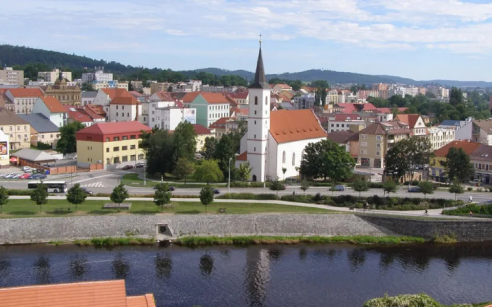 Strakonice budou mít schodkový rozpočet, opraví bazén i Zvolenskou