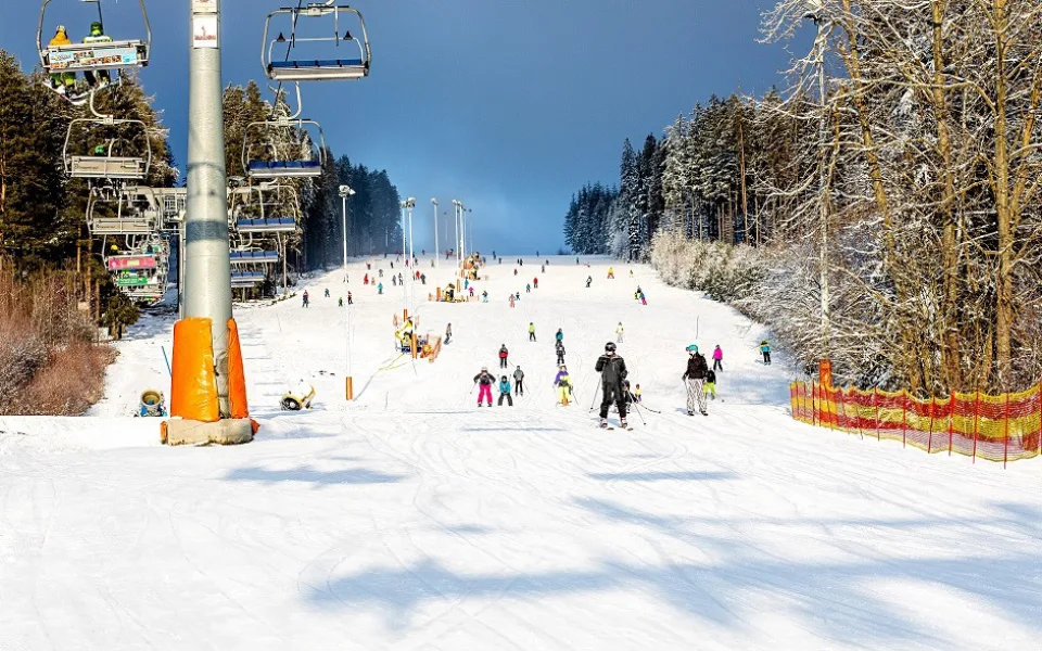 Lyžujte ve Skiareálu Lipno za ceny vedlejší sezóny až do Štědrého dne