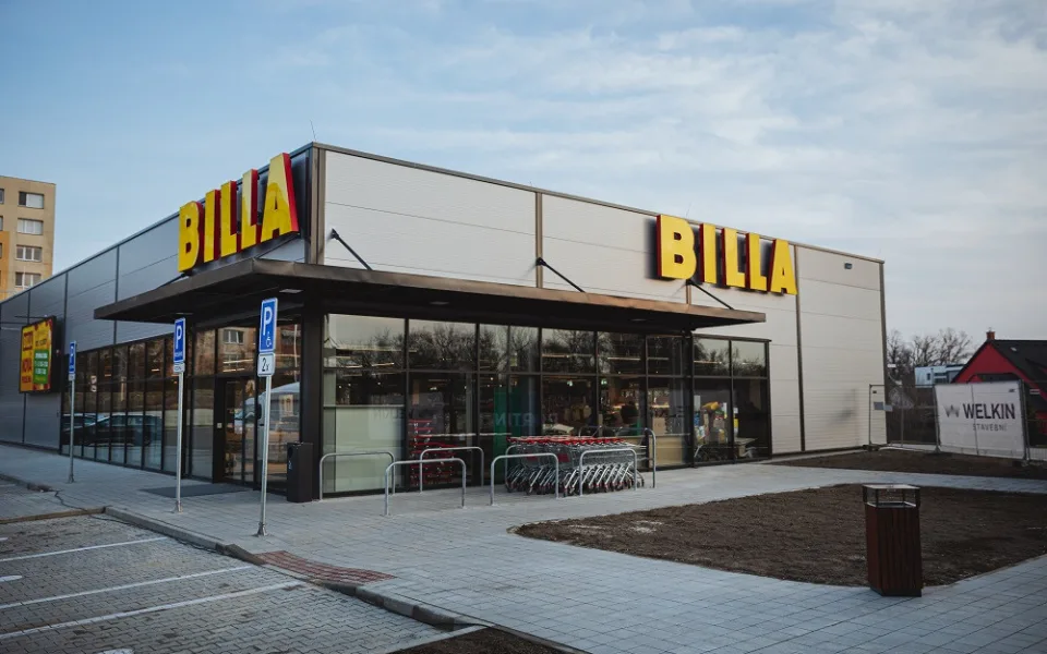 V Hluboké vyrostl nový retail park, nabídne obchody i lékárnu. Místní se na stavbu těšili, říká investor
