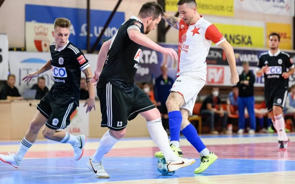 Chceme zapracovat další mladé hráče, říká kapitán futsalistů Dynama Radim Pouzar