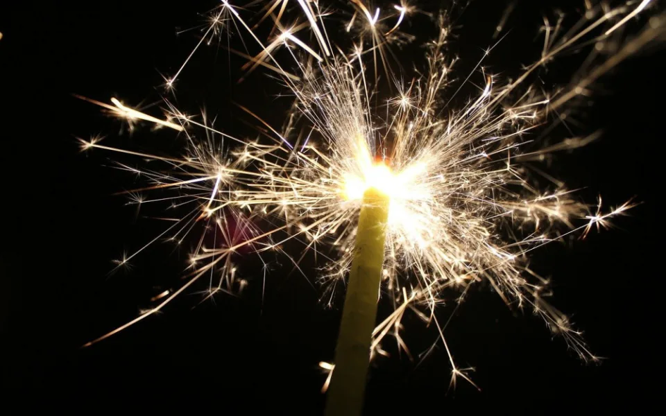 Silvestry se nesou ve znamení zranění pyrotechnikou. Na vině bývá špatná manipulace