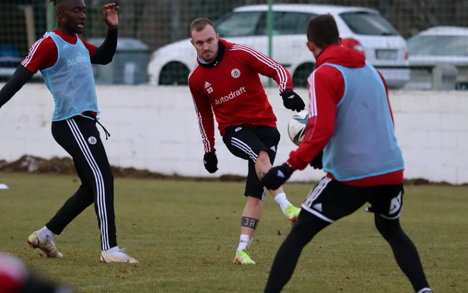 Dynamo začalo přípravu s Basseyem a bez Talovierova. Klub získal posilu z Moskvy