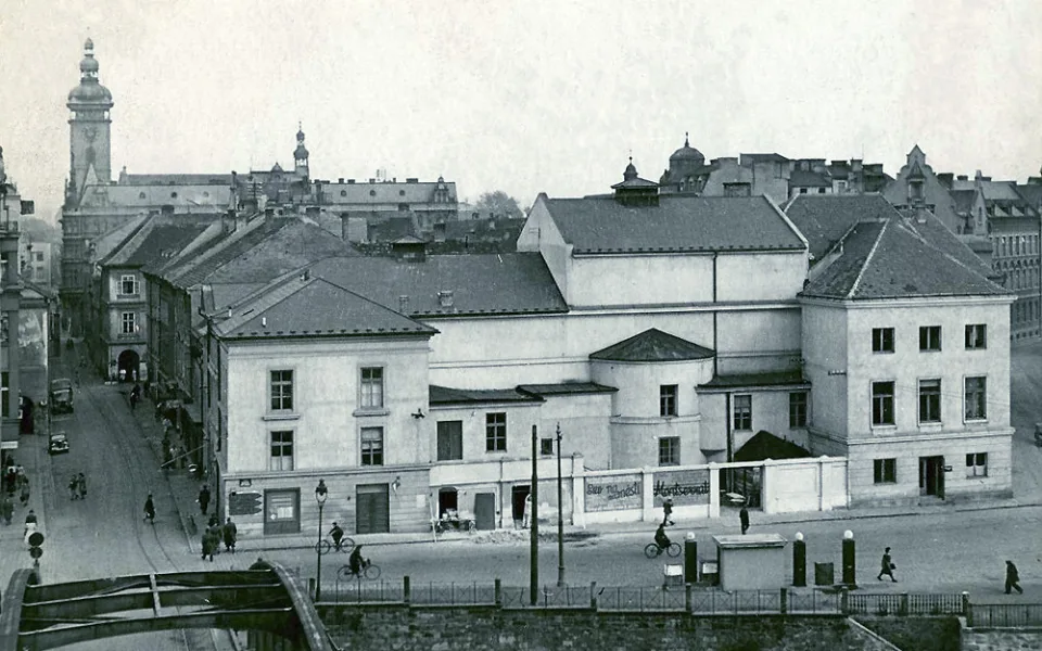 Původní empírové divadlo po roce 1937.