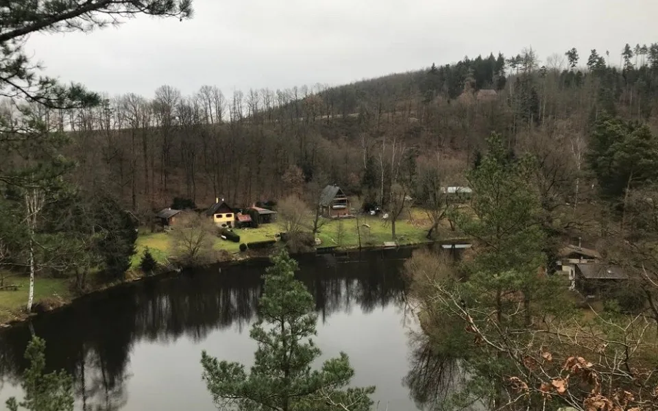 Chatová osada Hastrman u řeky Malše na Českobudějovicku.