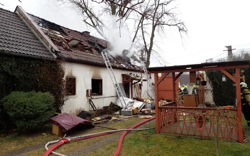 Požár zničil rodinný dům na Táborsku, vznikla škoda dva miliony korun